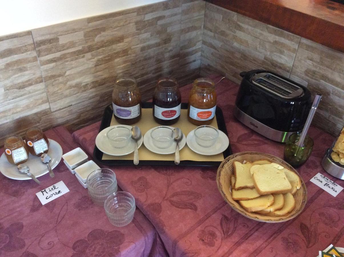 Hotel Restaurant De La Poste Aullene Kültér fotó