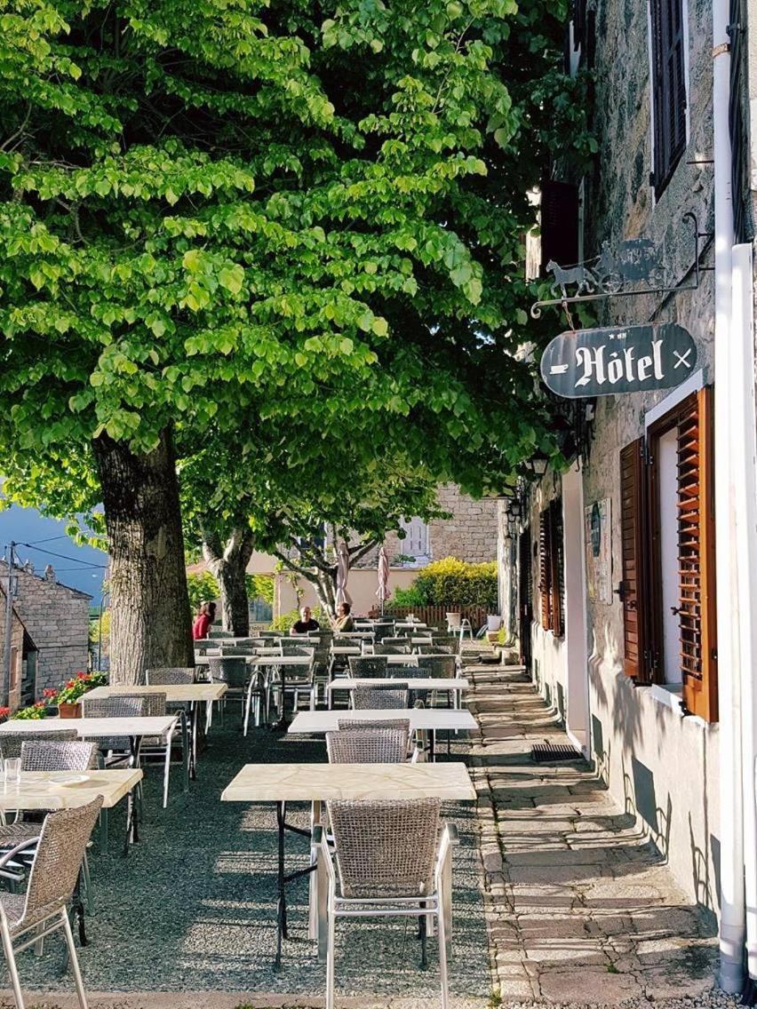 Hotel Restaurant De La Poste Aullene Kültér fotó