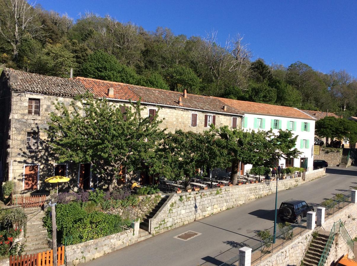 Hotel Restaurant De La Poste Aullene Kültér fotó
