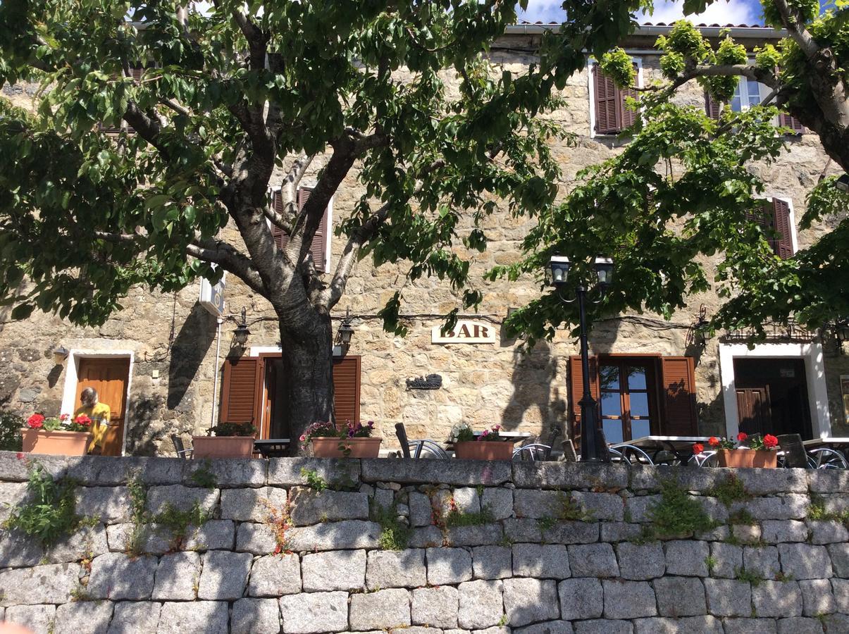 Hotel Restaurant De La Poste Aullene Kültér fotó